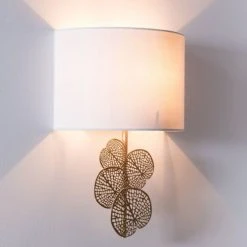 Maisons Du Monde Appliques Murales Et Spots Applique Feuilles En Métal Ciselé Doré Et Abat-jour Ivoire -Luminaires Ventes applique feuilles en metal cisele dore et abat jour ivoire 1000 4 40 203851 2