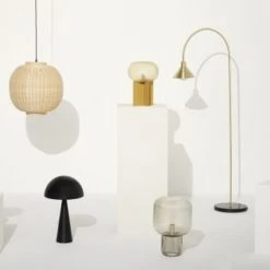 Hubsch Lampadaires Lampadaire Avec Base En Marbre En Noir Et Laiton -Luminaires Ventes lampadaire avec base en marbre en noir et laiton 4