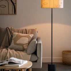 Maisons Du Monde Lampadaires Lampadaire En Métal Noir, Bois D'acacia Et Abat-jour En Coton écru à Motifs Visages H145 -Luminaires Ventes lampadaire en metal noir bois d acacia et abat jour en coton ecru a motifs visages h145 1000 2 21 221257 4