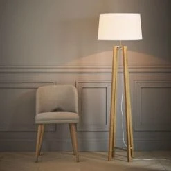 Maisons Du Monde Lampadaires Lampadaire Trépied En Chêne Et Abat-jour Blanc H160 -Luminaires Ventes lampadaire trepied en chene et abat jour blanc h160 1000 0 16 174471 5