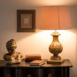 Maisons Du Monde Lampes à Poser Lampe Classique Sculptée Doré Vieilli Et Coton Blanc -Luminaires Ventes lampe classique sculptee dore vieilli et coton blanc 1000 3 16 165328 7