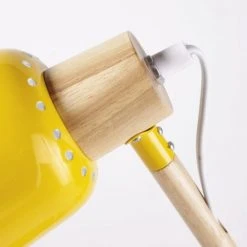 Maisons Du Monde Lampes De Chevet Enfant Lampe De Bureau En Métal Jaune Et Hévéa -Luminaires Ventes lampe de bureau en metal jaune et hevea 1000 7 22 181652 4