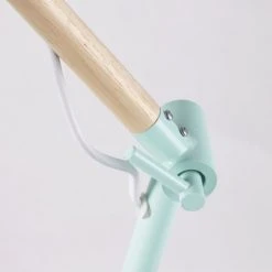 Maisons Du Monde Lampes De Chevet Enfant Lampe De Bureau En Métal Vert Et Hévéa -Luminaires Ventes lampe de bureau en metal vert et hevea 1000 8 23 181653 5