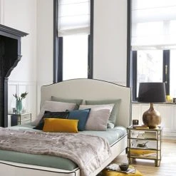 Maisons Du Monde Lampes à Poser Lampe En Métal Doré Patiné Et Abat-jour Noir -Luminaires Ventes lampe en metal dore patine et abat jour noir 1000 7 17 191036 9