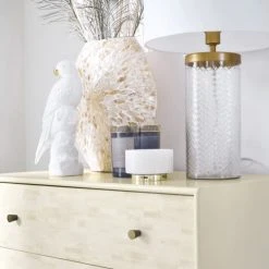 Maisons Du Monde Lampes à Poser Lampe En Verre Ciselé Métal Doré Abat-jour Blanc -Luminaires Ventes lampe en verre cisele metal dore abat jour blanc 1000 6 39 212132 3