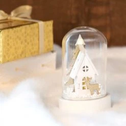 Maisons Du Monde Décorations à Poser De Noël Statuette Maisonnette Lumineuse Sous Cloche En Verre H12 -Luminaires Ventes statuette maisonnette lumineuse sous cloche en verre h12 1000 8 8 172167 6